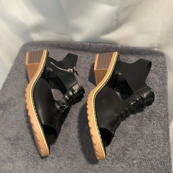 Comfort Black Women's Sandals EUC Size 10 - Picture 5 of 6